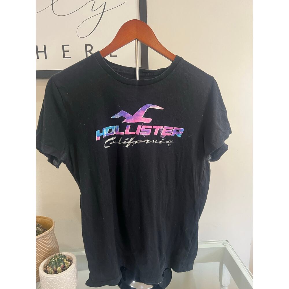 Hollister Men’s Graphic T-Shirt – Size Small